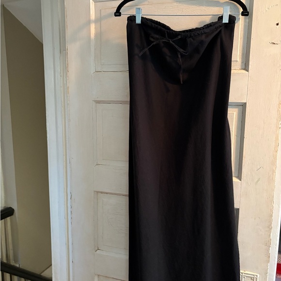 GAP Black Maxi Skirt - Sleek Bias Silhouette - Picture 3 of 4